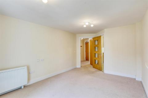 1 bedroom apartment for sale, Cartwright Court, Church Street, Malvern, WR14 2GE