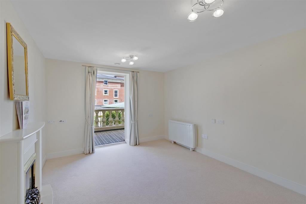 01-9429 CT MCS Flat 25 Cartwright Court 001.jpg