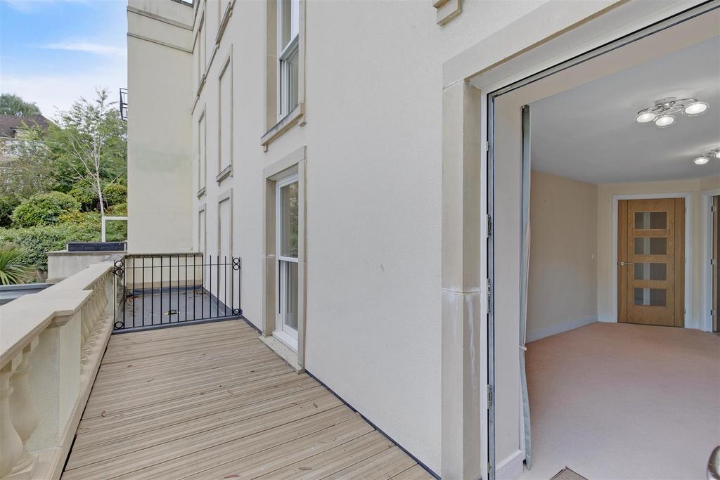 04-18d3 CT MCS Flat 25 Cartwright Court 010.jpg