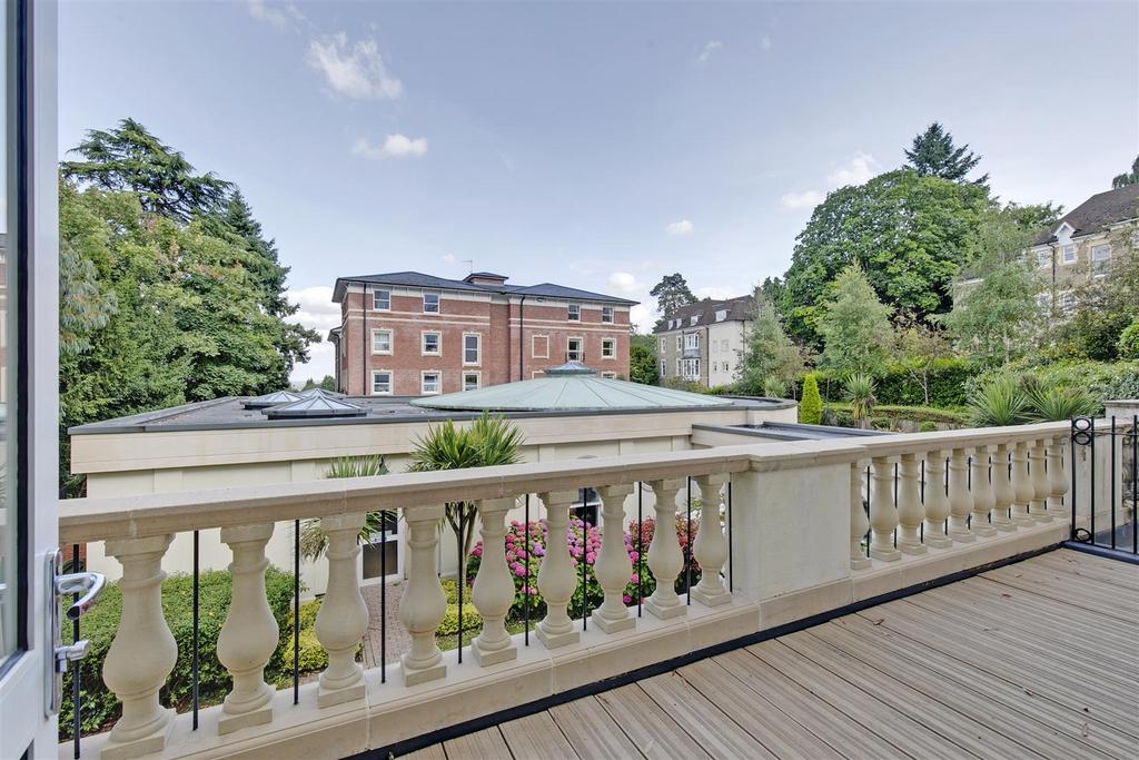 11-98a4 CT MCS Flat 25 Cartwright Court 031.jpg