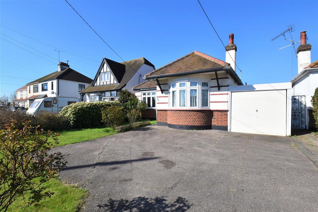 Southend Road, Rochford 3 bed detached bungalow £425,000