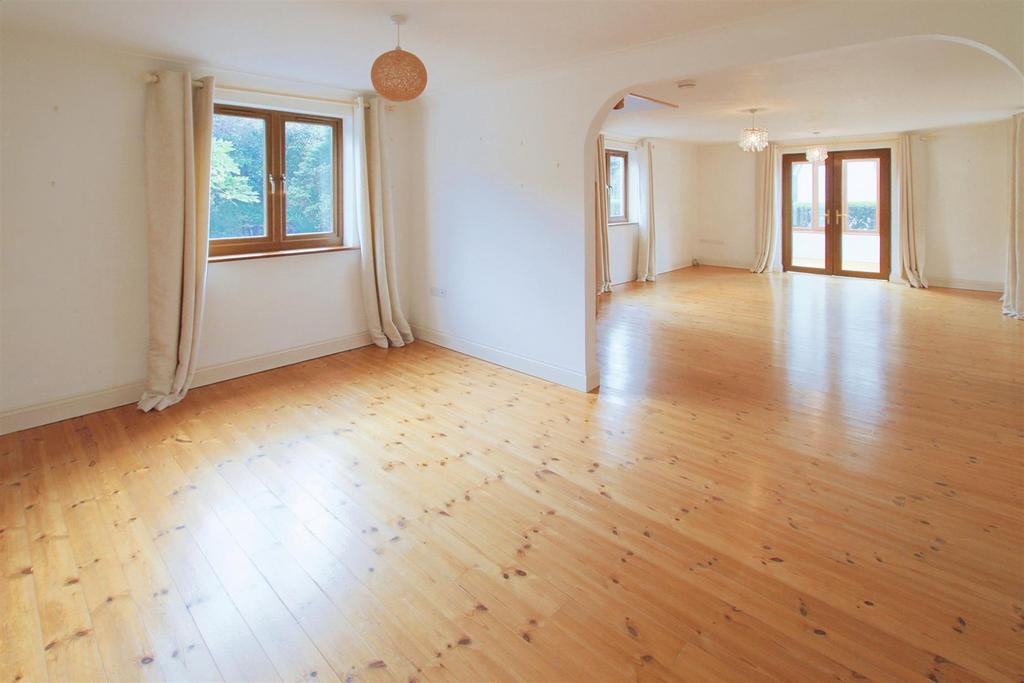 Dining room to Lounge