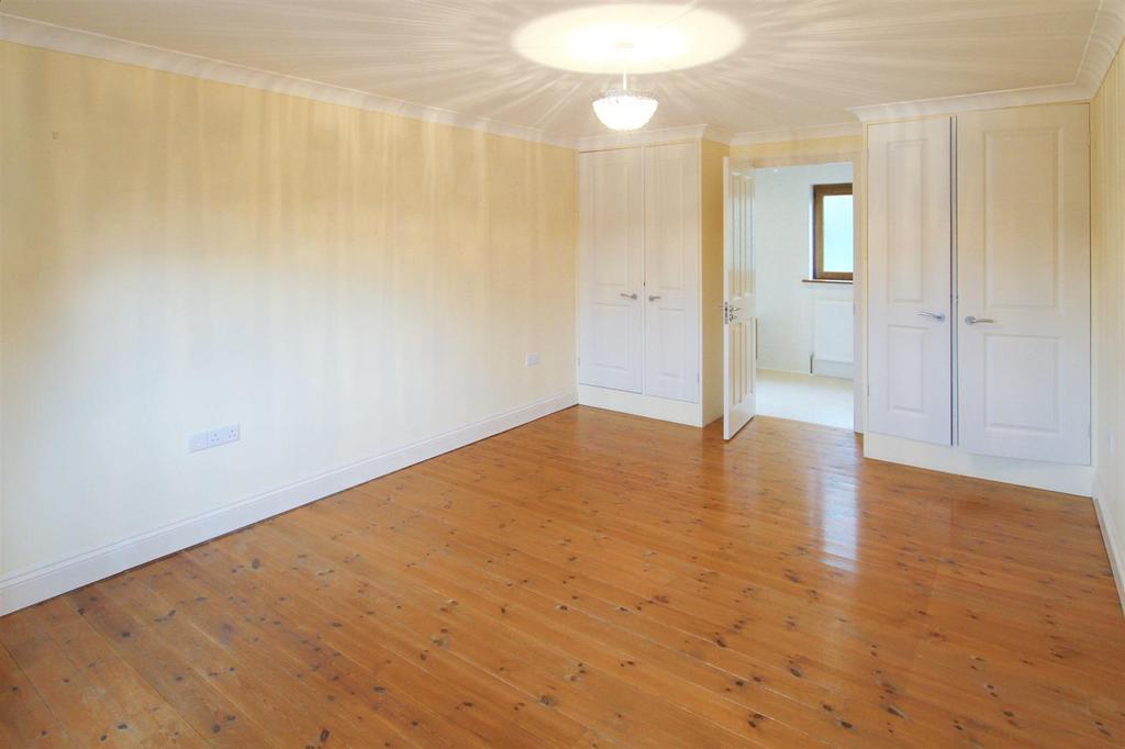 Bedroom 4.jpg