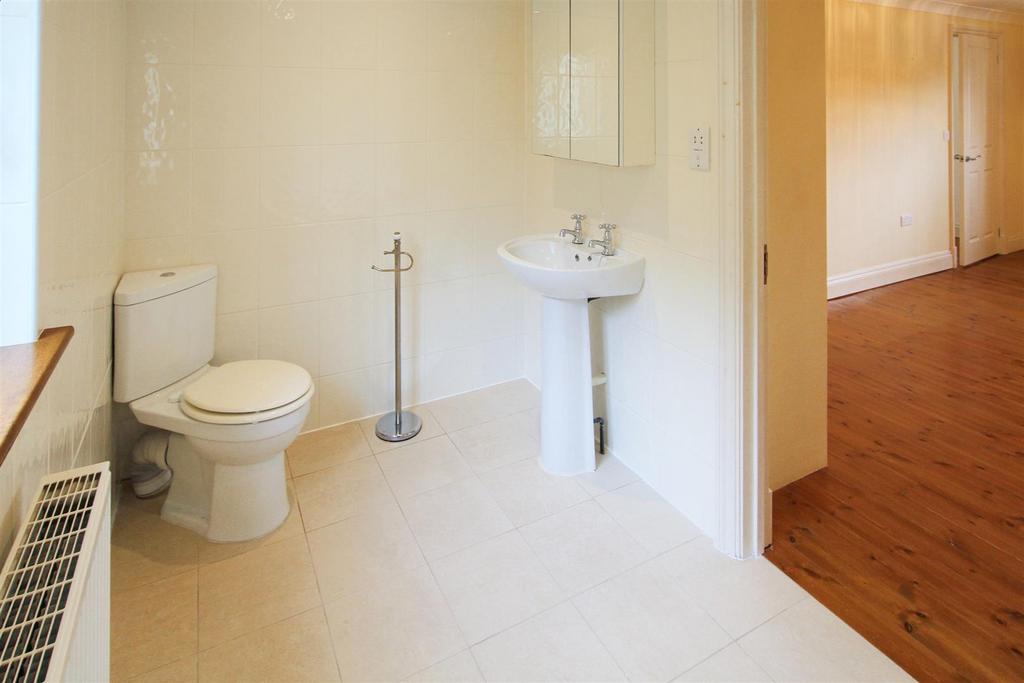 Ensuite 2.jpg
