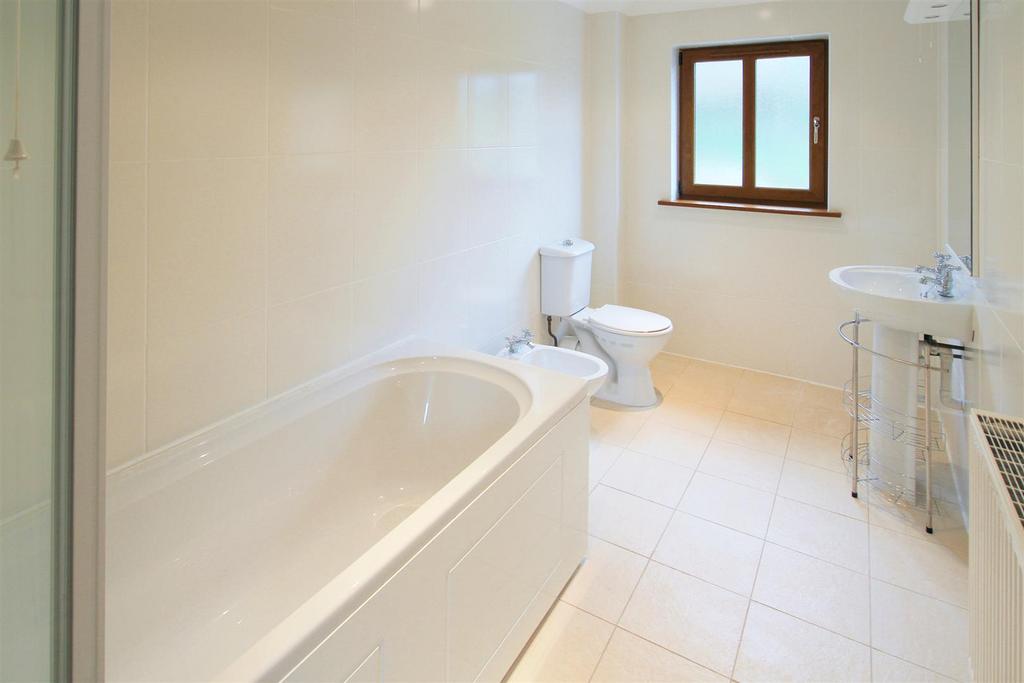 Family Bathroom.jpg