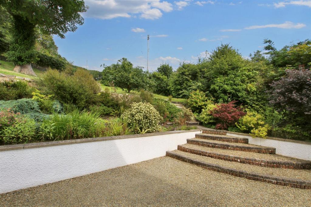 Side garden &amp; steps to top garden