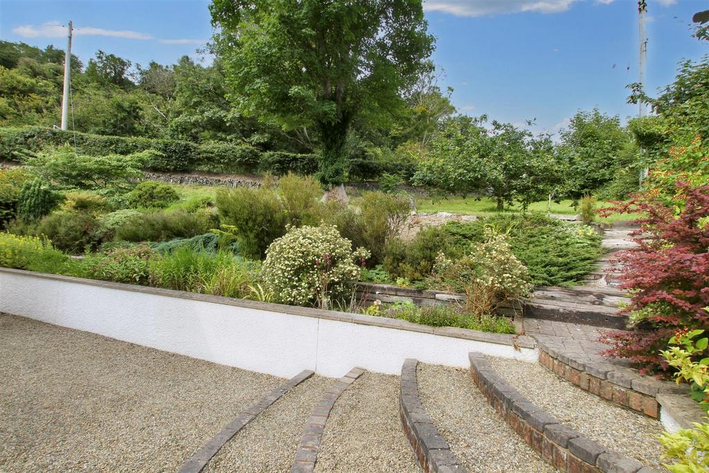 Side garden &amp; steps to top garden