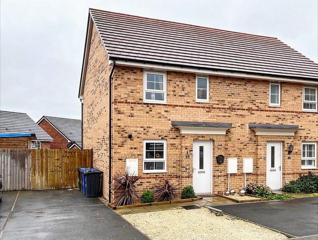 Carrs Drive, Cudworth, Barnsley, S72 8FZ 3 bed semidetached house for