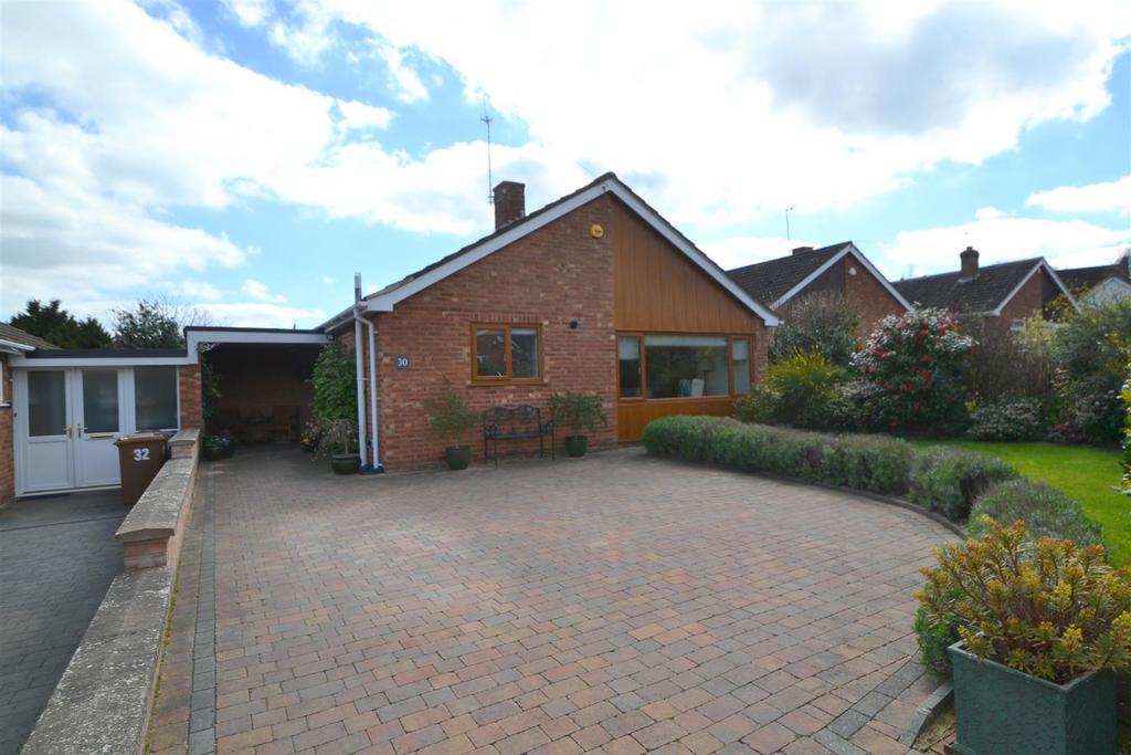 Bredon Grove, Malvern 2 bed detached bungalow £415,000