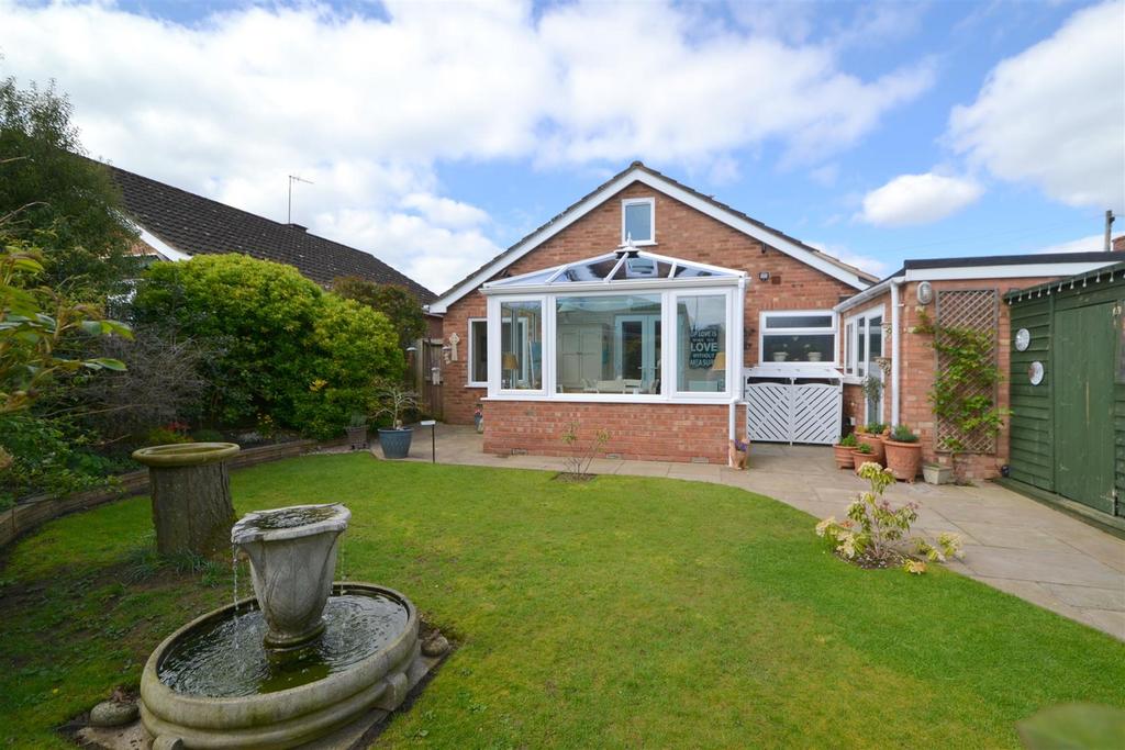 Bredon Grove, Malvern 2 bed detached bungalow £415,000