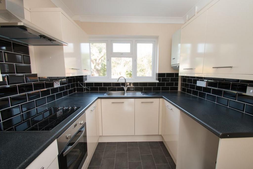Armadale Road, Chichester 3 bed house £1,350 pcm (£312 pw)