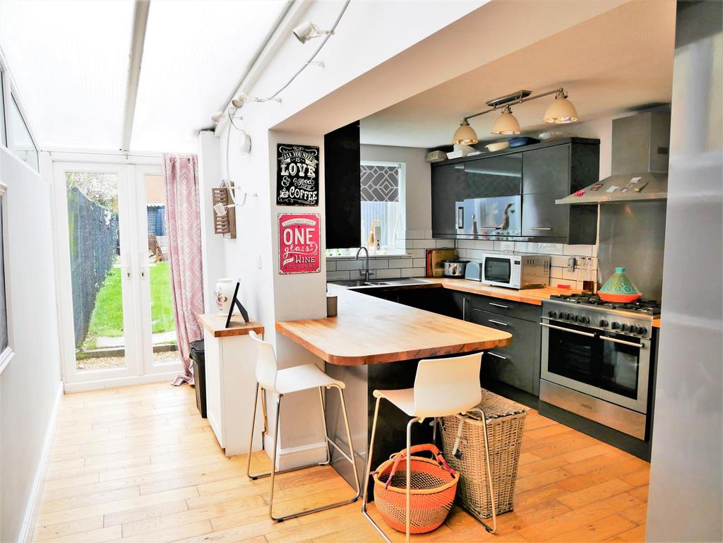 Shelburne Road, Calne 3 bed terraced house £335,000