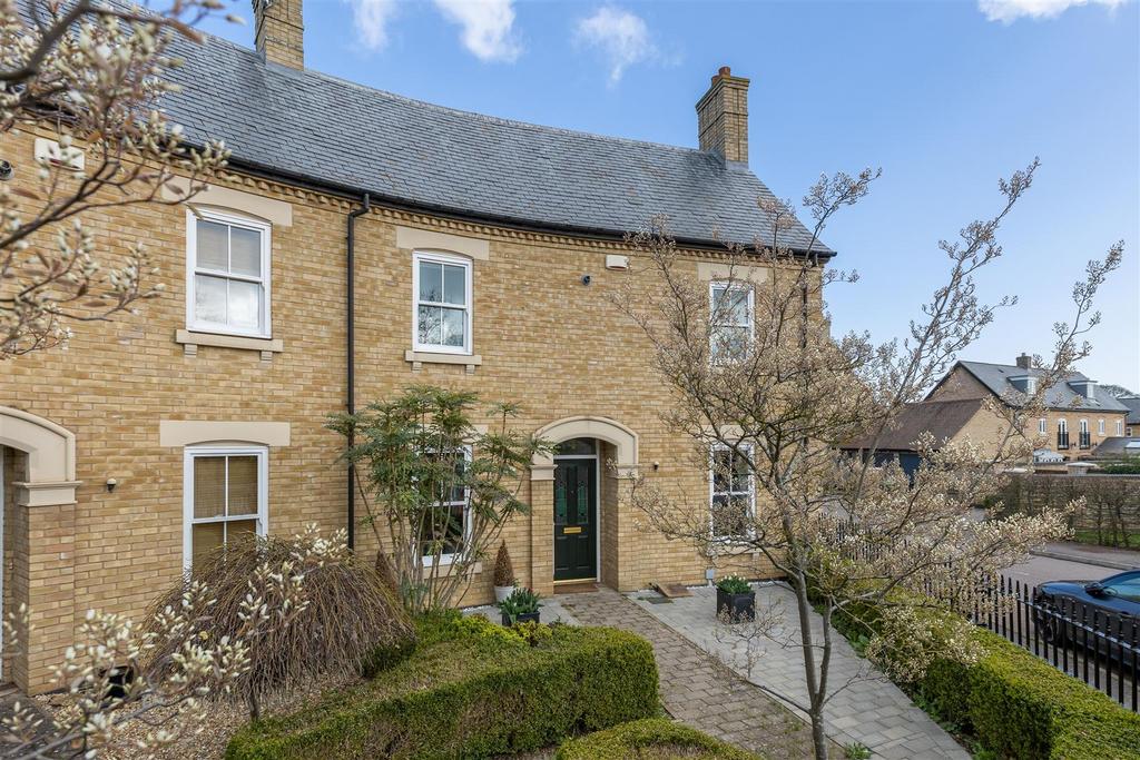 Dickens Boulevard, Fairfield, SG5 4FD 2 bed end of terrace house £475,000