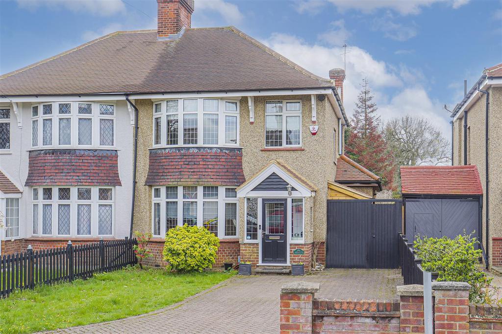Albury Ride, Cheshunt 3 bed semidetached house £675,000
