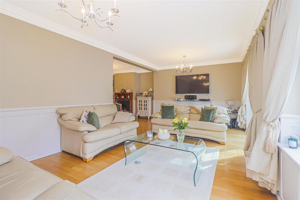 Albury Ride, Cheshunt 3 bed semidetached house £675,000