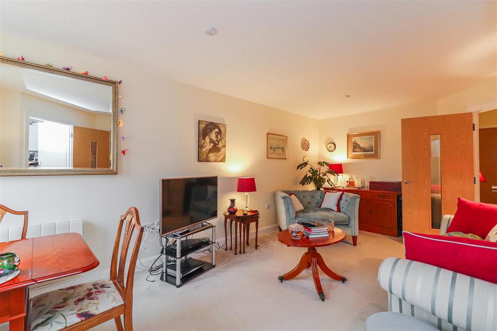 Tyefield Place, Hadleigh, Ipswich 2 bed apartment £350,000