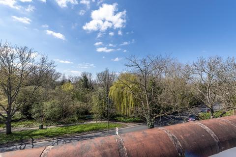 9, Grange Mansions Kingston Road, Epsom, KT17 2AD