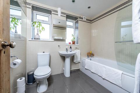 9, Grange Mansions Kingston Road, Epsom, KT17 2AD