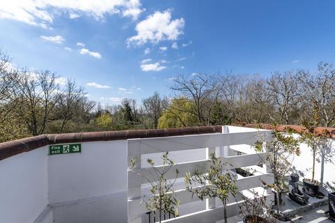 9, Grange Mansions Kingston Road, Epsom, KT17 2AD