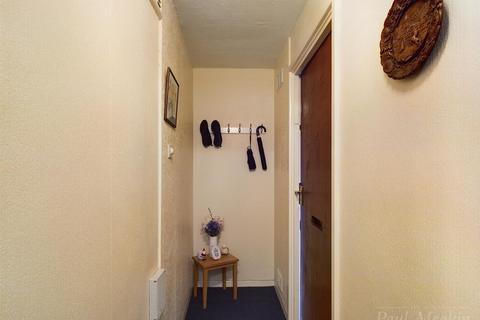 111 Middlefields, Croydon, CR0 9LH
