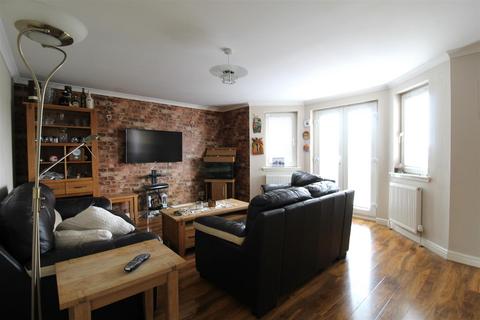 2 bedroom flat for sale - Highgrove Court, Renfrew