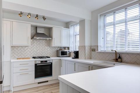 144a Broadgate Lane, Horsforth, Leeds, LS18 4BX