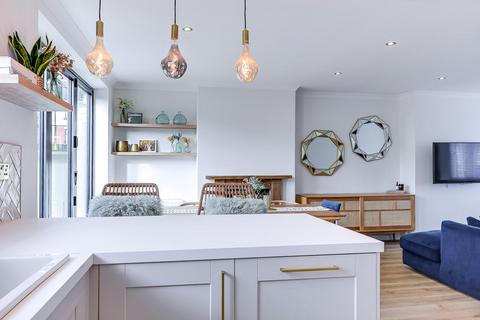 144a Broadgate Lane, Horsforth, Leeds, LS18 4BX