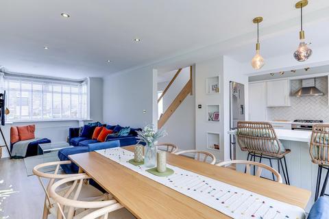 144a Broadgate Lane, Horsforth, Leeds, LS18 4BX
