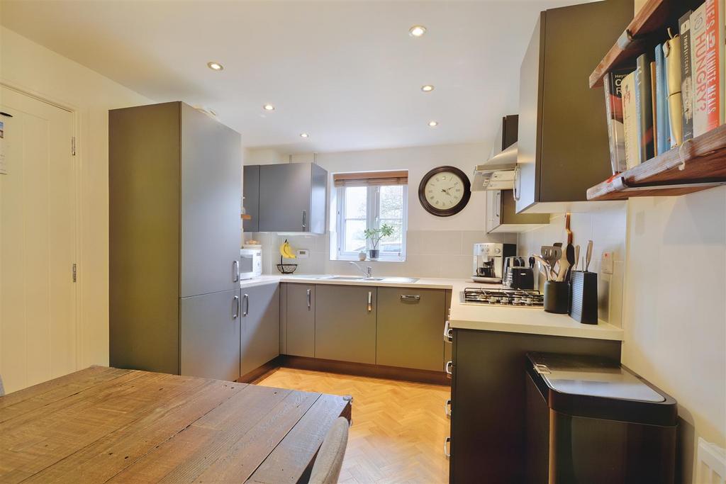 Kitchen 2.jpeg
