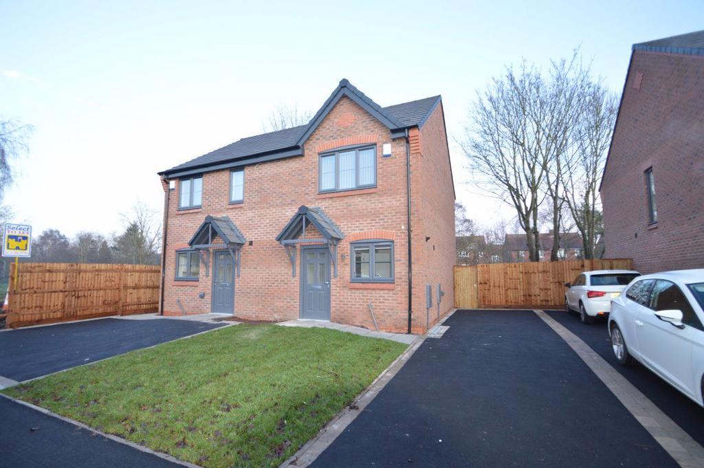 Bells Lane, Wordsley 2 bed semidetached house £795 pcm (£183 pw)