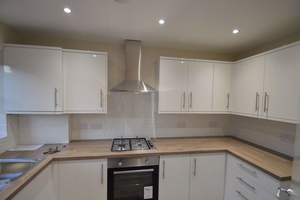 Bells Lane, Wordsley 2 bed semidetached house £795 pcm (£183 pw)