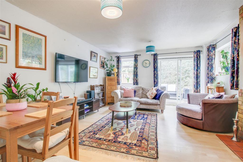 Archers Close, Hertford 4 bed semidetached house for sale £600,000