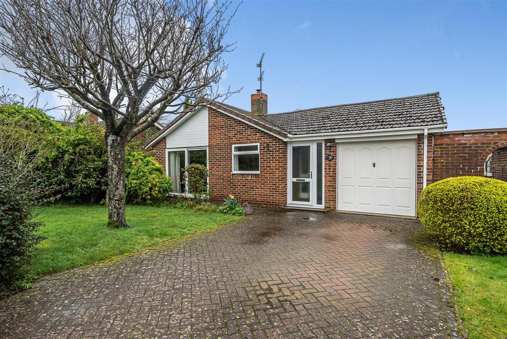 Addington Close, Devizes 3 bed detached bungalow for sale £389,950