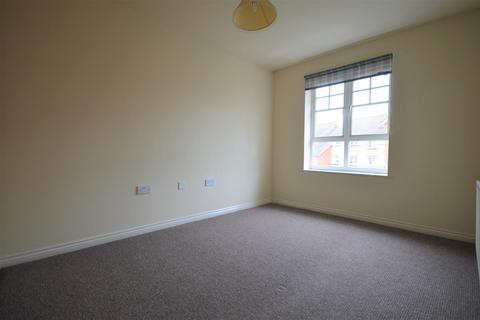 2 bedroom property to rent, Canterbury Court, Bedford Road, NN1