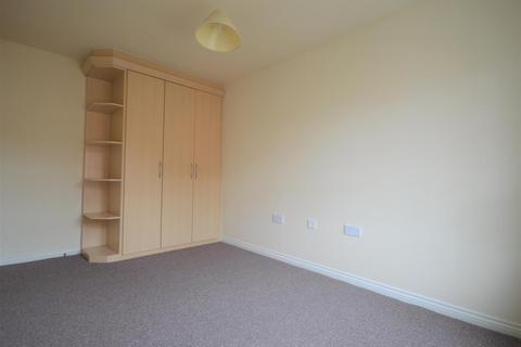 2 bedroom property to rent, Canterbury Court, Bedford Road, NN1