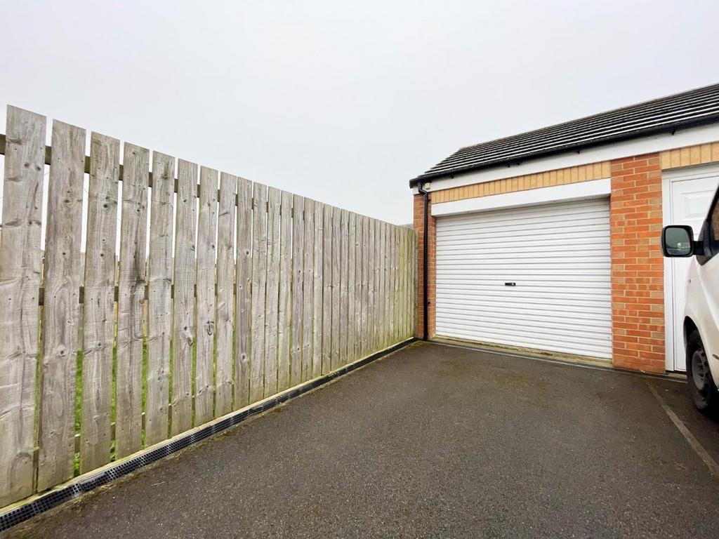 DRIVE &amp; GARAGE