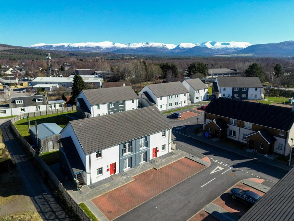 Sluggan Drive, Aviemore 2 bed flat £190,000
