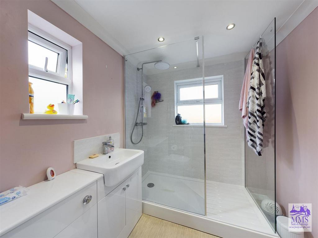 Montfort Road, Strood 3 bed terraced house for sale £240,000