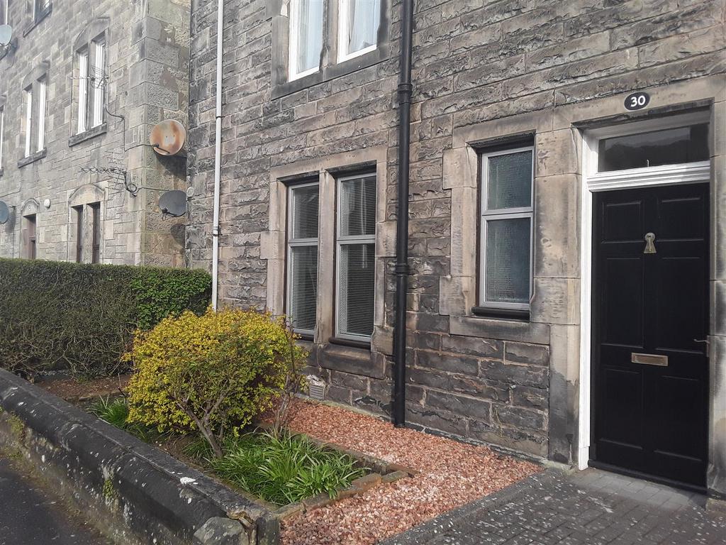 30 Brucefield Avenue, Dunfermline 2 bed flat £650 pcm (£150 pw)