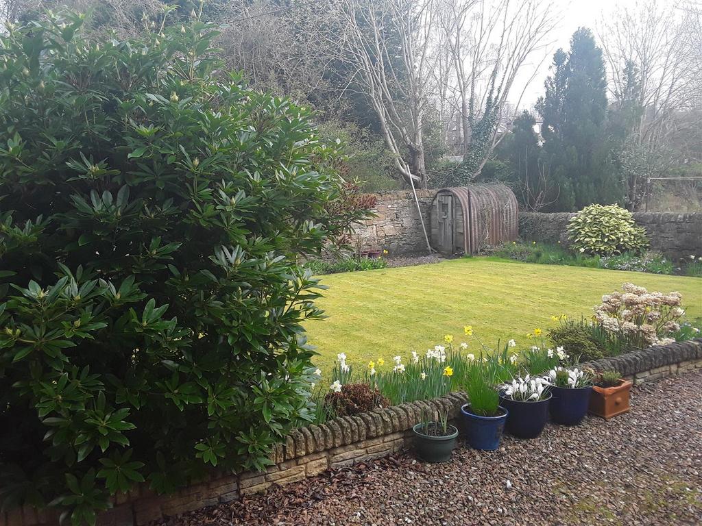 30 Brucefield Avenue, Dunfermline 2 bed flat £650 pcm (£150 pw)