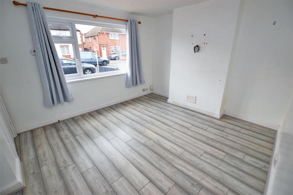 Burleigh Avenue, Wigston, Leicestershire 3 bed semidetached house £