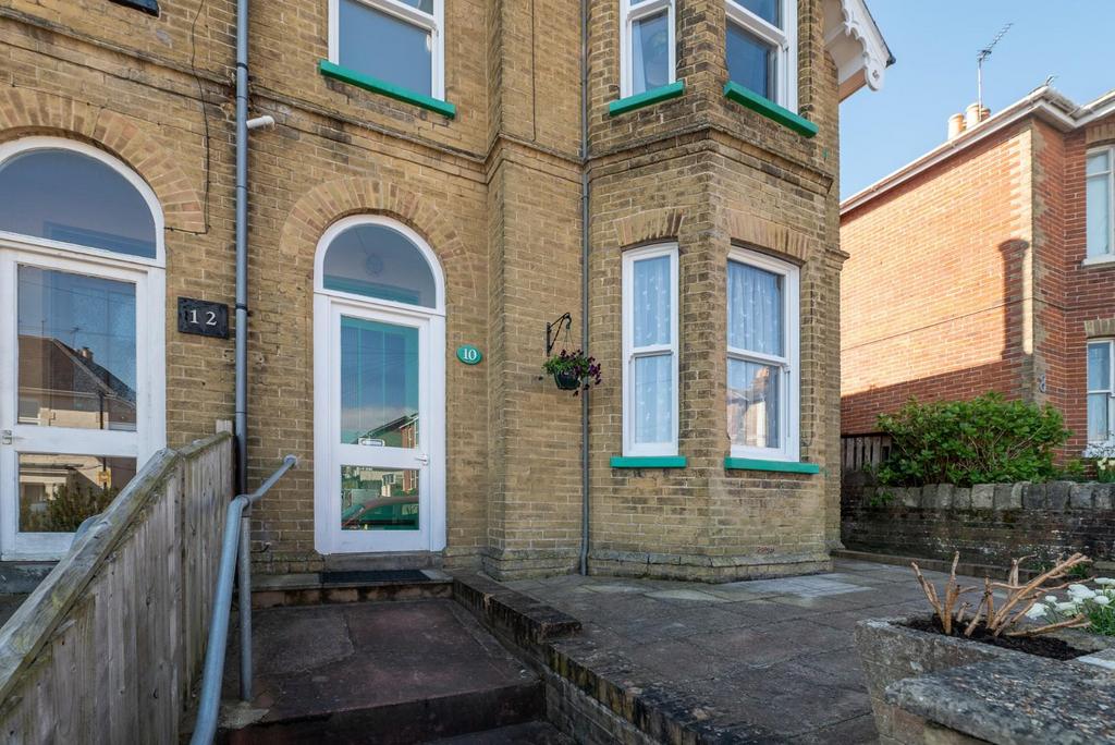 Well Street, Ryde 3 bed semidetached house for sale £325,000