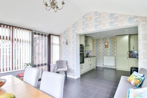 25 Leaside Avenue, Chadderton, Oldham, OL1 2QZ
