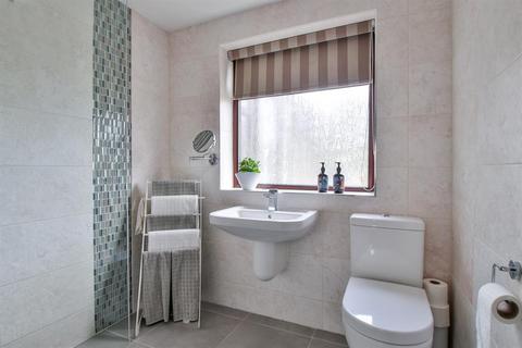 25 Leaside Avenue, Chadderton, Oldham, OL1 2QZ