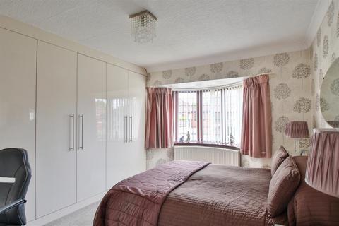 25 Leaside Avenue, Chadderton, Oldham, OL1 2QZ