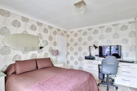 25 Leaside Avenue, Chadderton, Oldham, OL1 2QZ