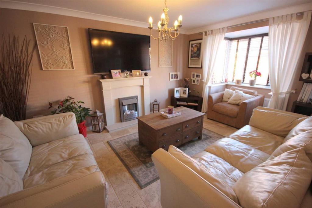 Cottingham Grove, Thornley, Durham 4 bed detached house £220,000