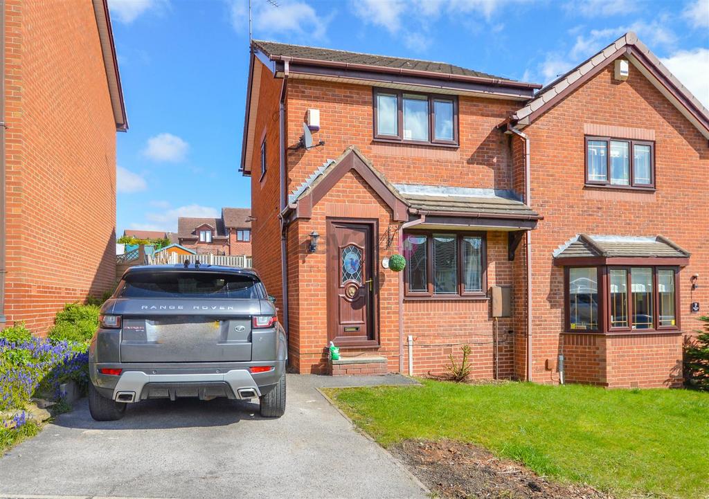 Moor Farm Garth, Mosborough, S20 2 bed semidetached house £775 pcm