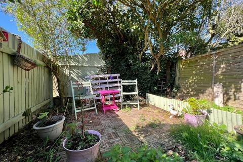 10 The Green, Kingsthorpe, Northampton, NN2 6QD