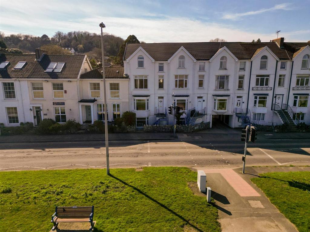 Mumbles Road, Mumbles, Swansea 2 bed for sale £300,000